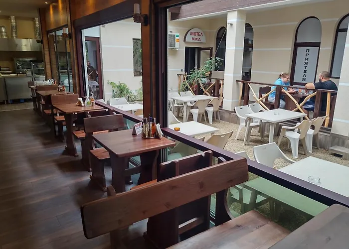 Motel Complex Friends